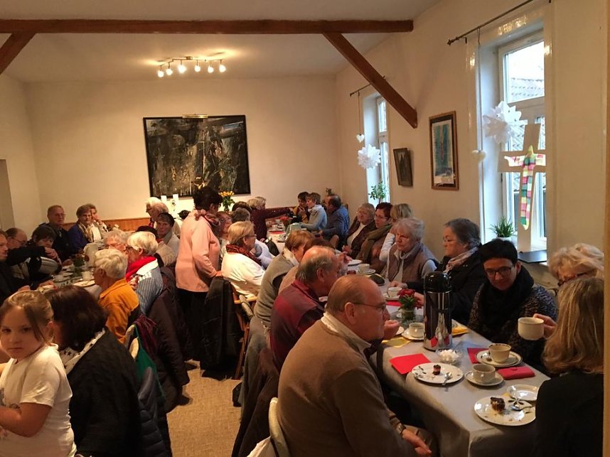 Kaffee und Kuchen im Pfarrhaus