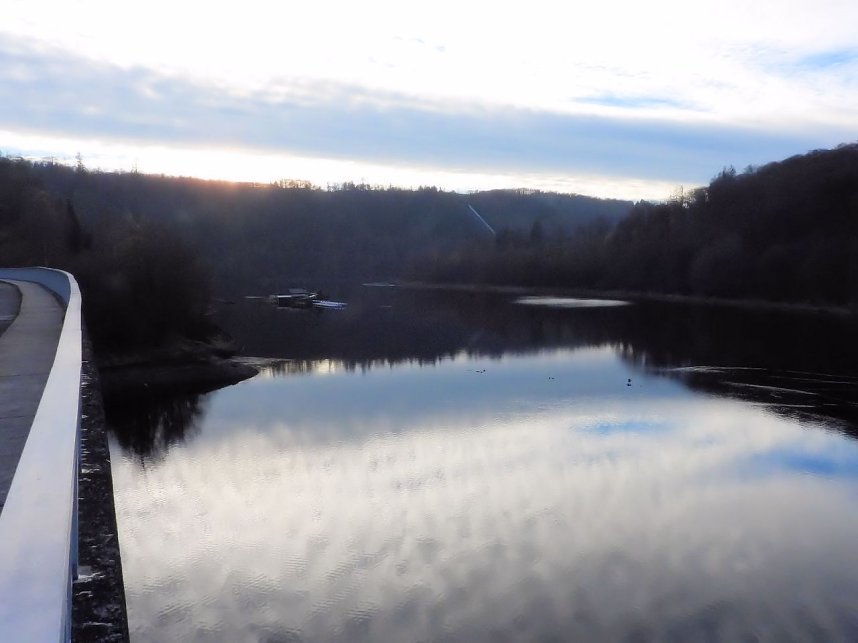 Wenig Wasser in der Talsperre