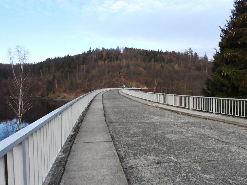 Wenig Wasser in der Talsperre