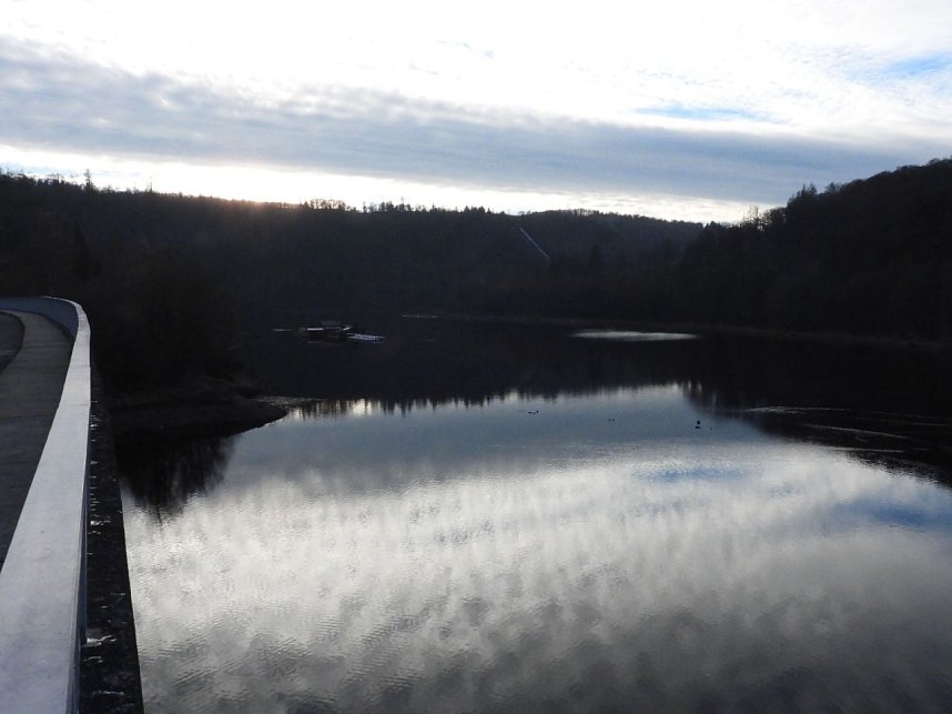 Wenig Wasser in der Talsperre