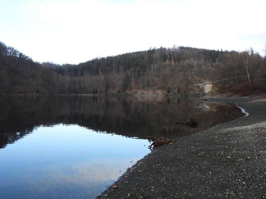 Wenig Wasser in der Talsperre