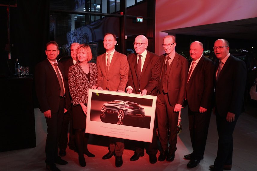 Er&ouml;ffnung des Opel-Autohauses