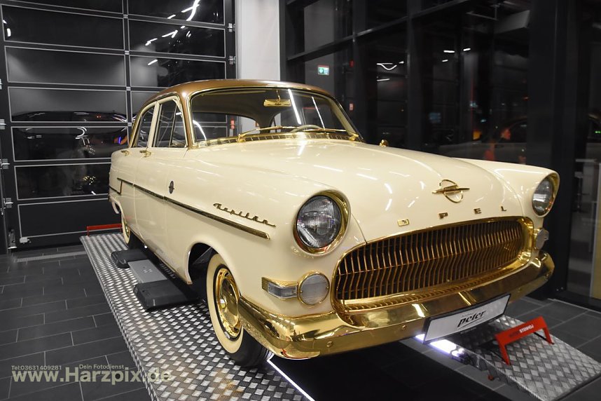 H&uuml;ttengaudi bei Autohaus Peter