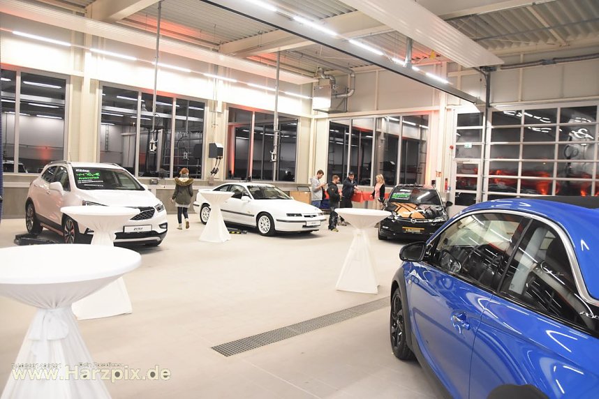 H&uuml;ttengaudi bei Autohaus Peter