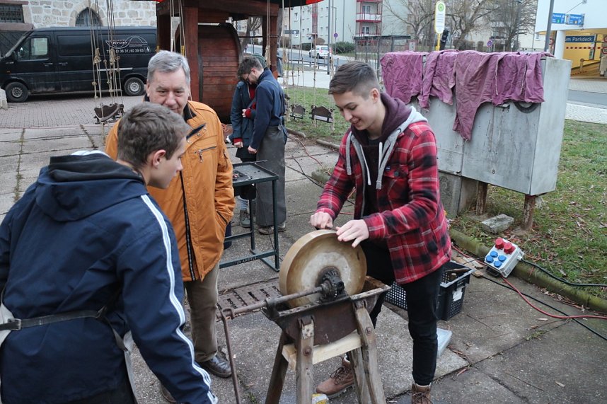 Handwerkermarkt und Theater-Adventskalender