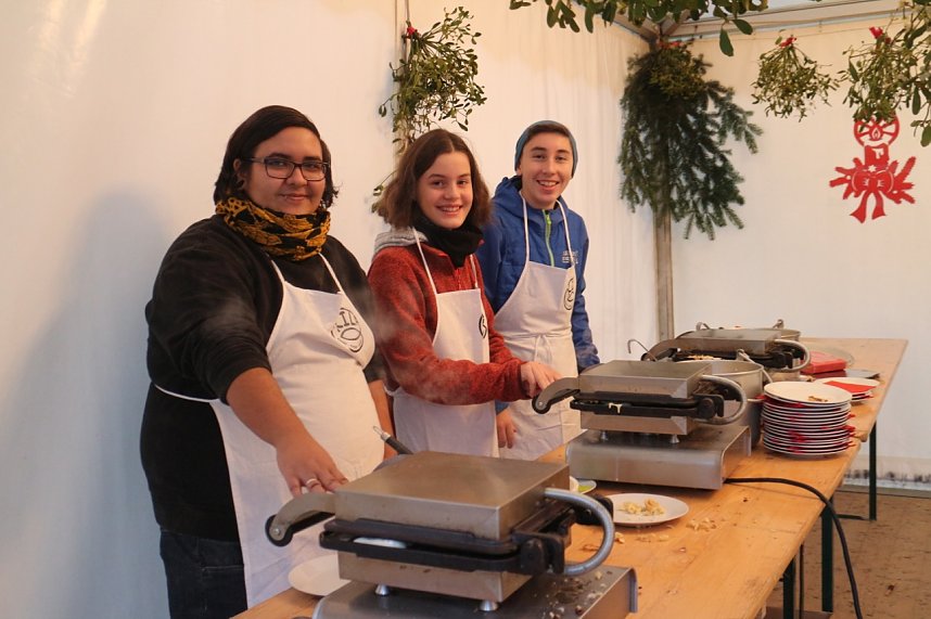 Handwerkermarkt und Theater-Adventskalender