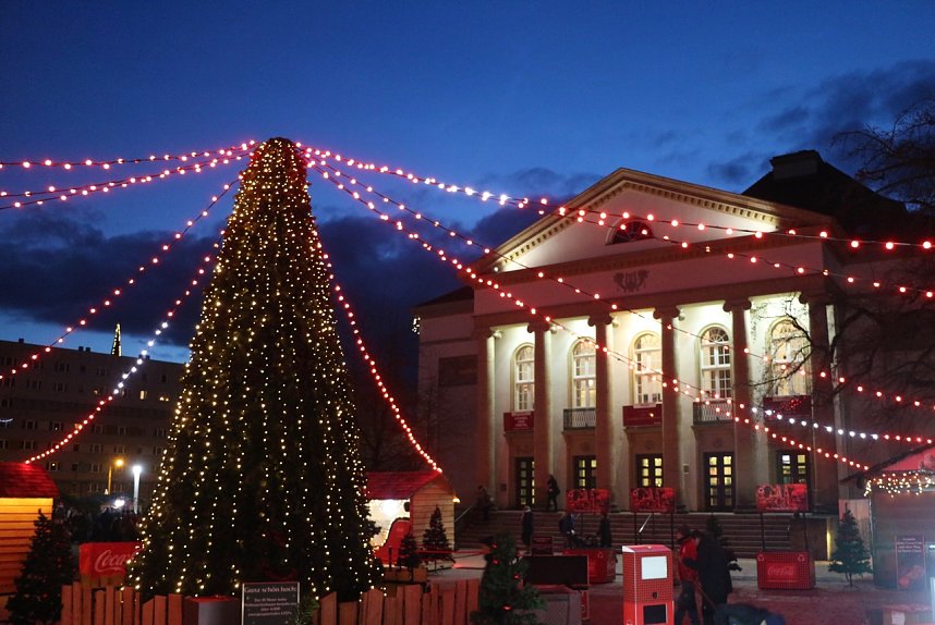 Handwerkermarkt und Theater-Adventskalender