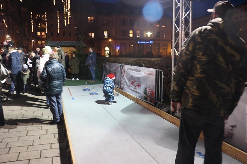 Handwerkermarkt und Theater-Adventskalender