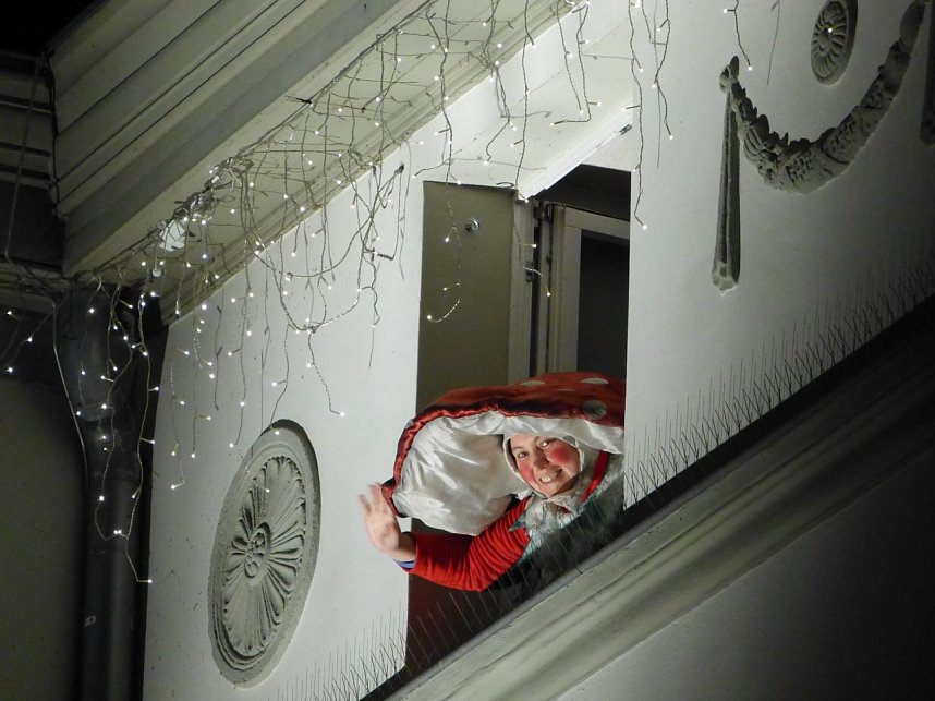 Aufregung am Theater-Adventskalender bei T&uuml;rchen No. 8