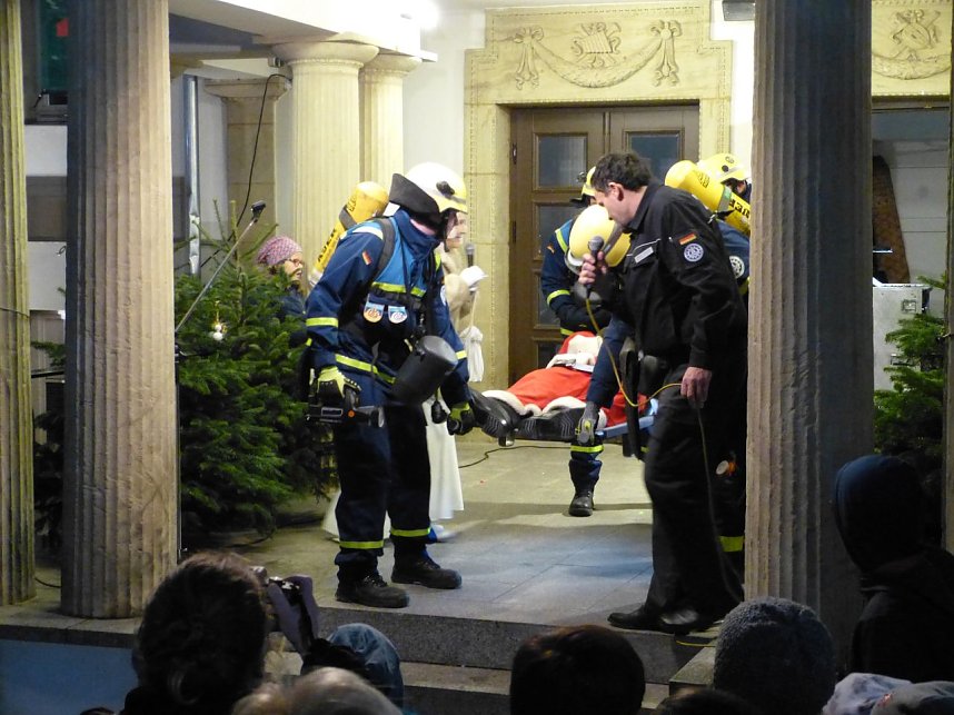 Aufregung am Theater-Adventskalender bei T&uuml;rchen No. 8