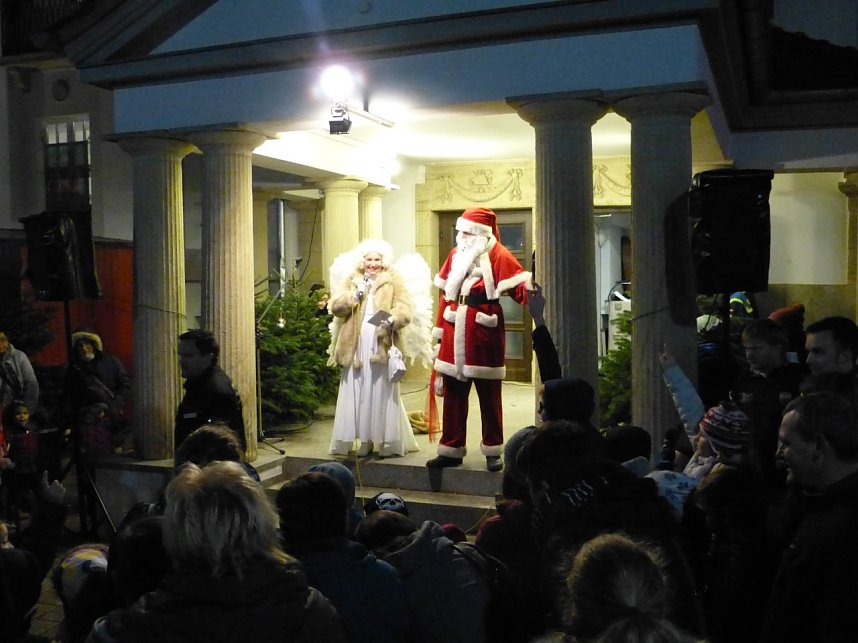 Aufregung am Theater-Adventskalender bei T&uuml;rchen No. 8