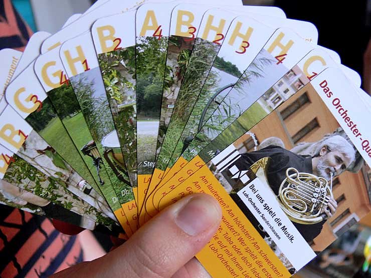 Theater und Orchester auf Spielkarten