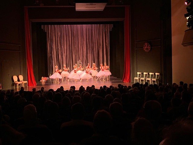 Die Eleven des Tanzstudio Radeva brachten die Geschichte von Clara und ihrem Nussknacker auf die B&uuml;hne