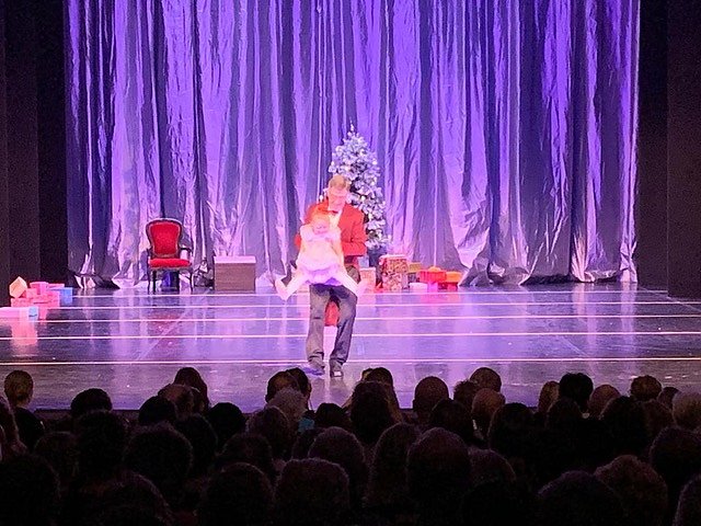 Die Eleven des Tanzstudio Radeva brachten die Geschichte von Clara und ihrem Nussknacker auf die B&uuml;hne