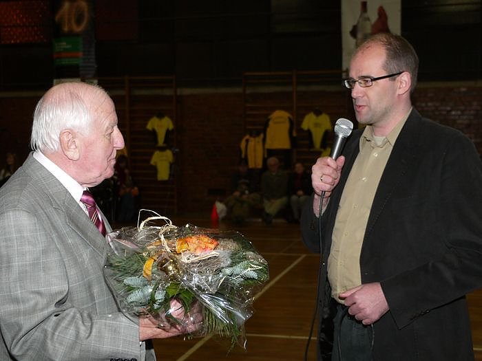 Halle &uuml;bergeben