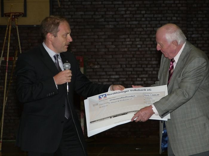 Halle &uuml;bergeben