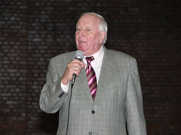 Halle &uuml;bergeben