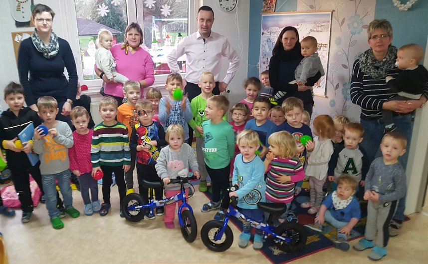 Neue Spielger&auml;te &uuml;berreicht