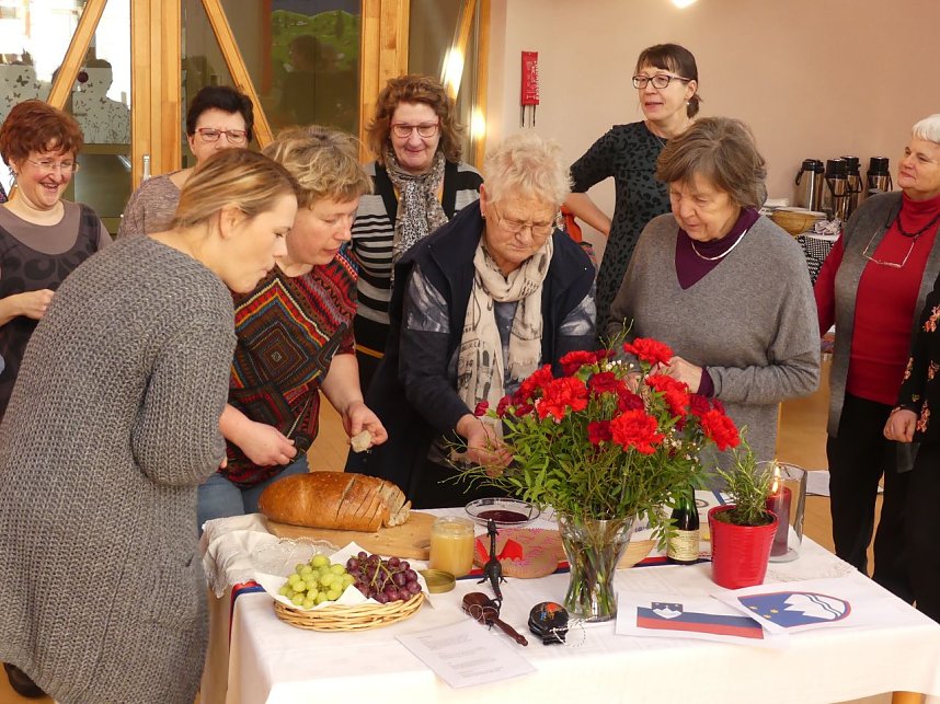 frisches Brot, K&uuml;rbiskern&ouml;l und Meersalz - einfach und k&ouml;stlich