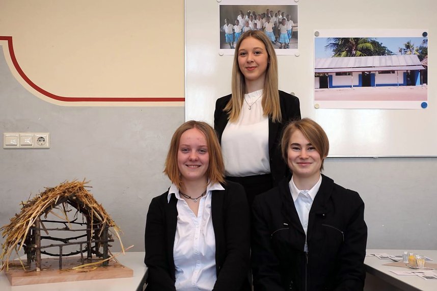 Engagieren sich selbst und stellten den Verein Hope Integrated e.V. und seine Arbeit in Kenia vor - Sarah-Lucy Ertelt, Gina Maria Schneevoigt und Luisa Hunger