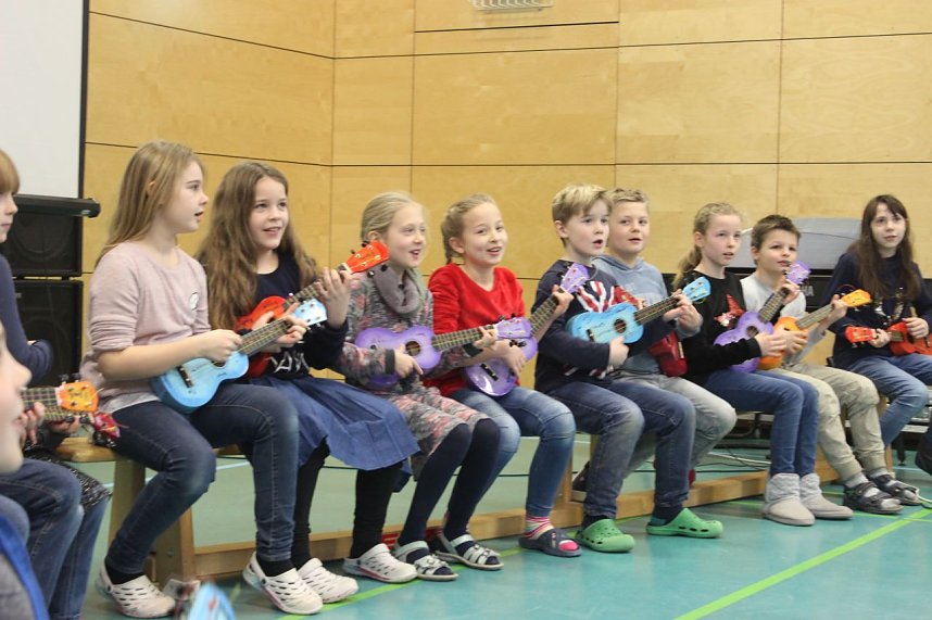 Sonnenblumen und Ukulelen zur Andacht