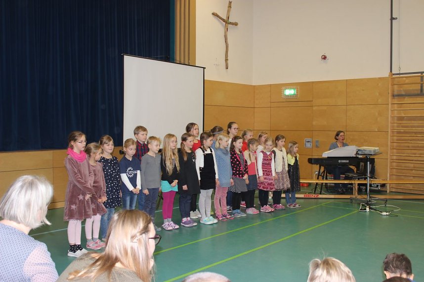 Sonnenblumen und Ukulelen zur Andacht