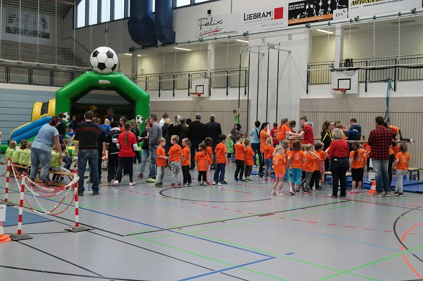 Die J&uuml;ngsten testeten Fitness und Geschicklichkeit