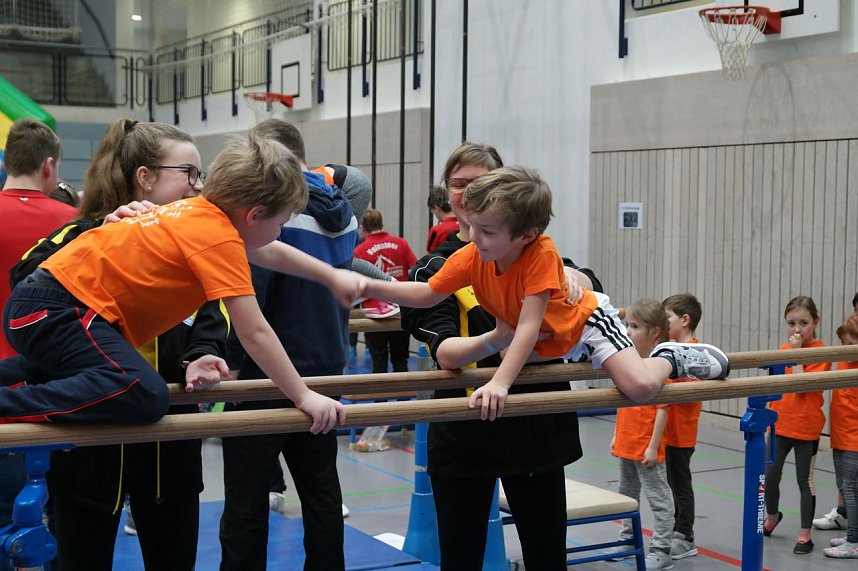 Die J&uuml;ngsten testeten Fitness und Geschicklichkeit