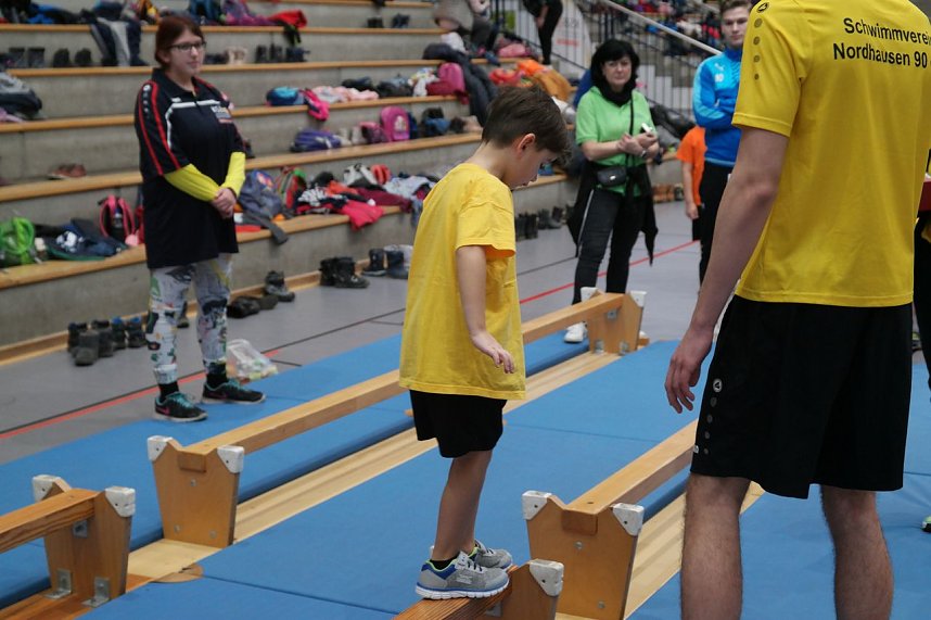 Die J&uuml;ngsten testeten Fitness und Geschicklichkeit