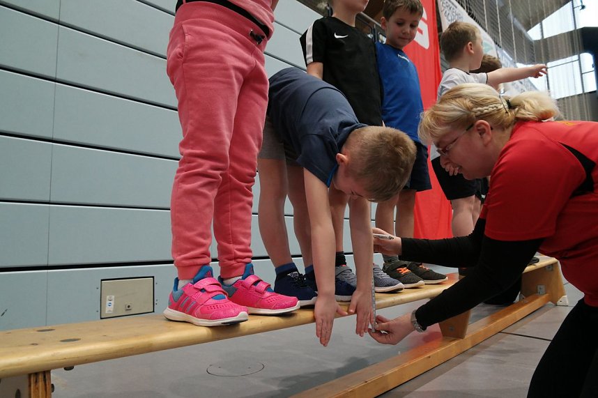 Die J&uuml;ngsten testeten Fitness und Geschicklichkeit