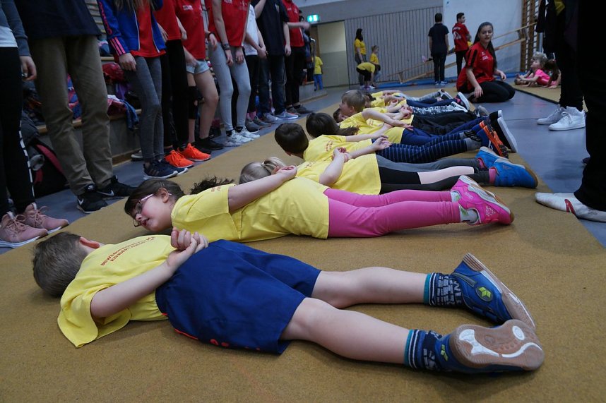 Die J&uuml;ngsten testeten Fitness und Geschicklichkeit