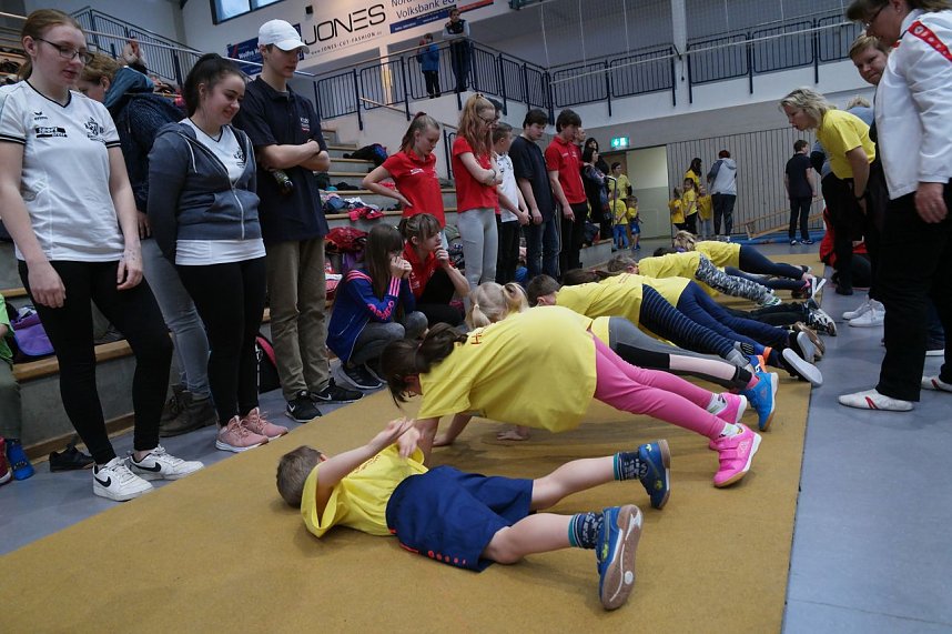 Die J&uuml;ngsten testeten Fitness und Geschicklichkeit