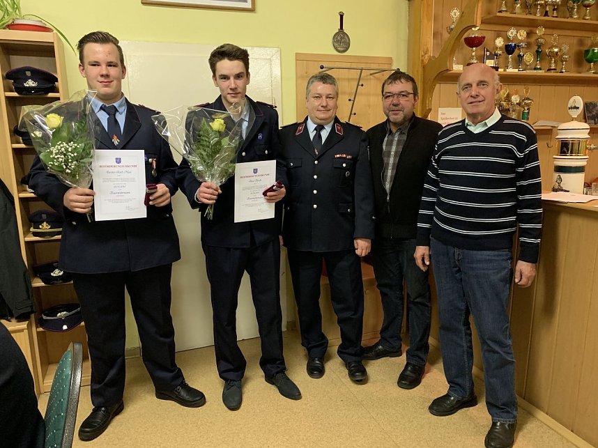 Auszeichnungen und Bef&ouml;rderungen