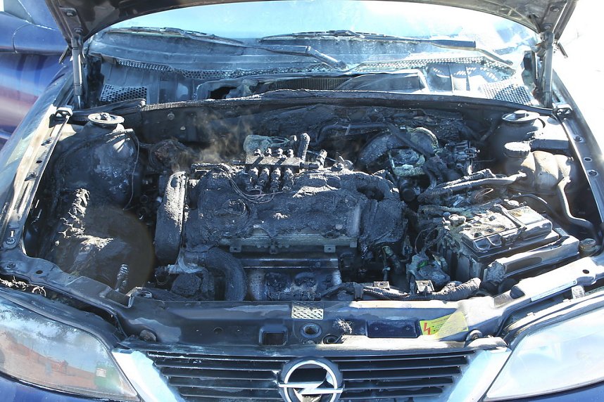 Auto brannte auf Rastplatz aus