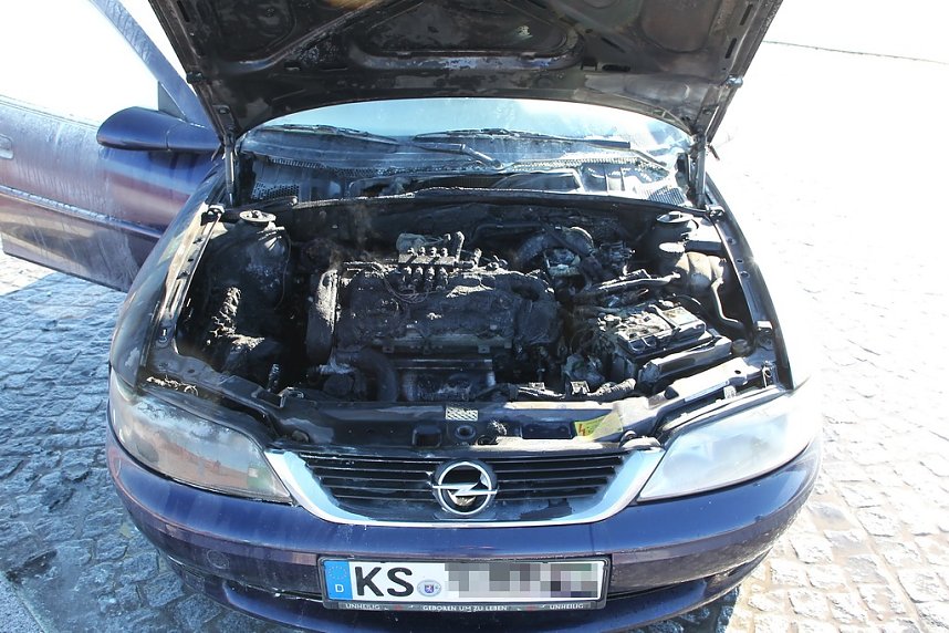 Auto brannte auf Rastplatz aus