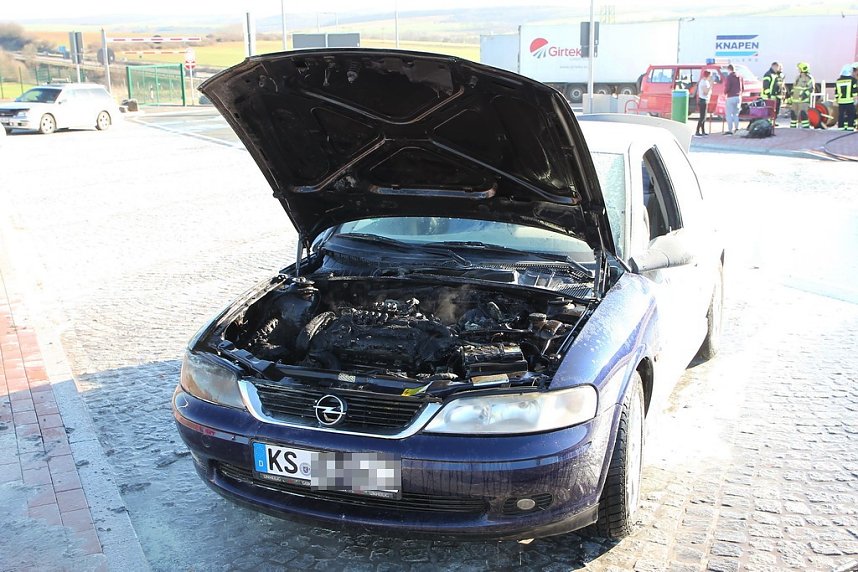 Auto brannte auf Rastplatz aus