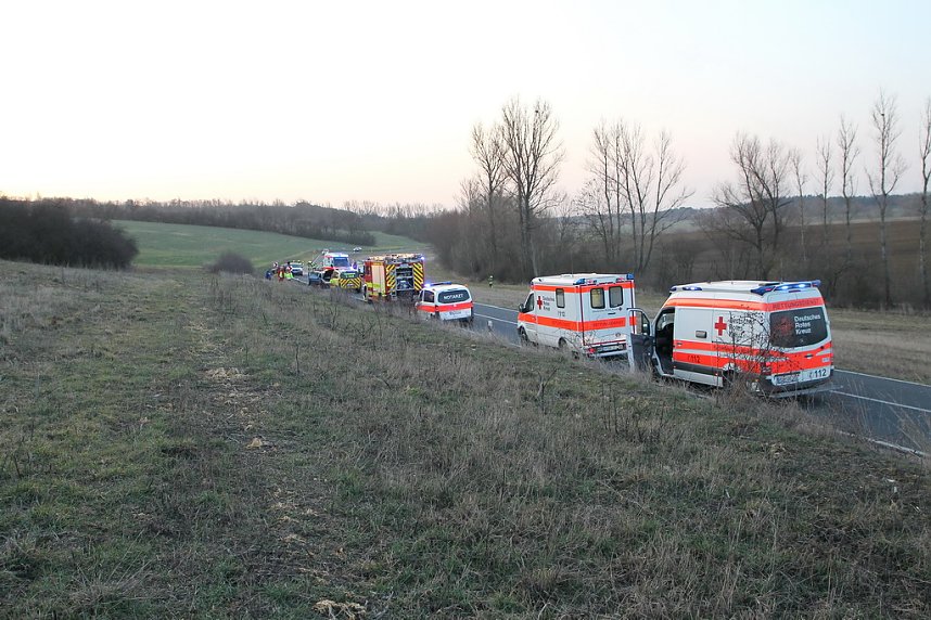 Sechs Menschen bei Unfall verletzt