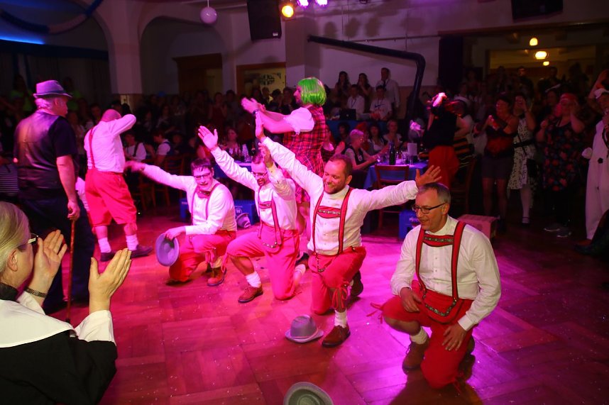 M&auml;nnerballett on Tour