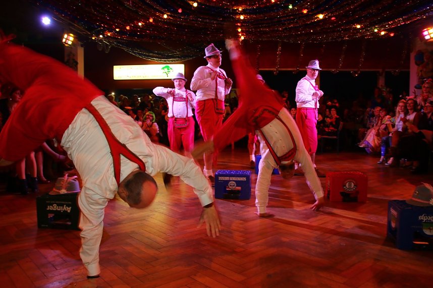 M&auml;nnerballett on Tour