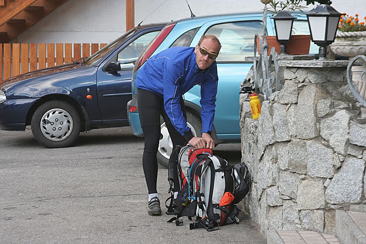 Mike beim Rucksack &raquo;stopfen&laquo;.