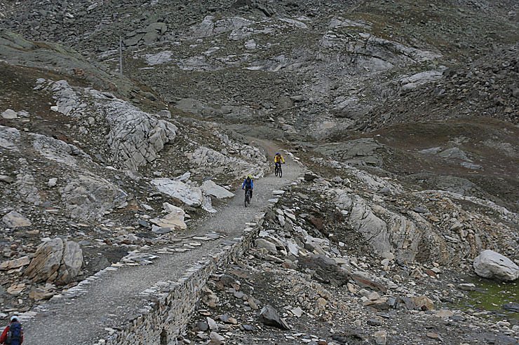 Bizarre Steinw&uuml;sten auf 2400 Meter H&ouml;he.