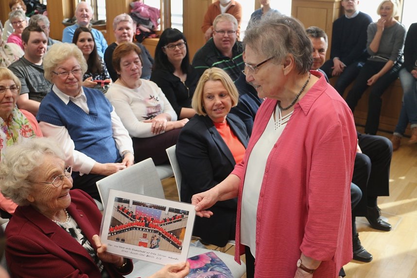 Die "kleine, wei&szlig;e Friedenstaube" feiert 70. Geburtstag