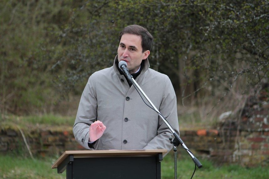 Gedenkveranstaltung auf dem einstigen Appellplatz des Au&szlig;enlagers Ellrich-Juliush&uuml;tte.