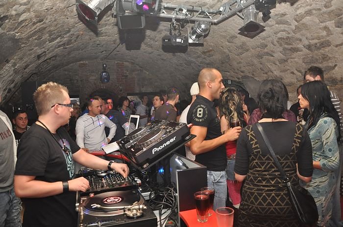 House Weihnachtsparty im Grease