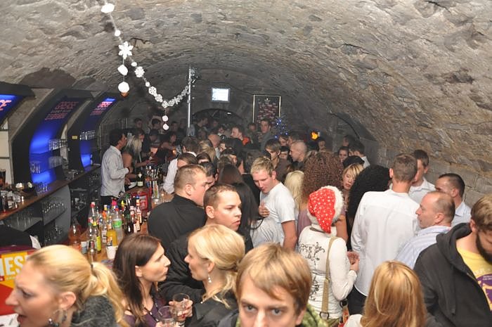 House Weihnachtsparty im Grease