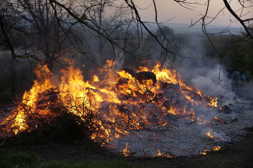 Osterfeuer in Leimbach