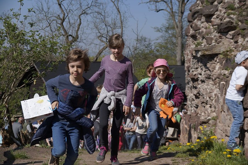 Ostereiersuche auf der Ebersburg