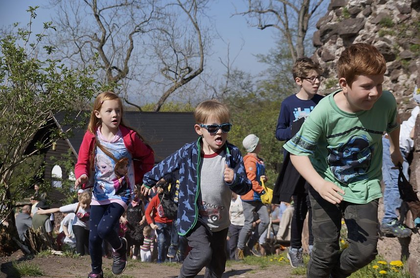Ostereiersuche auf der Ebersburg