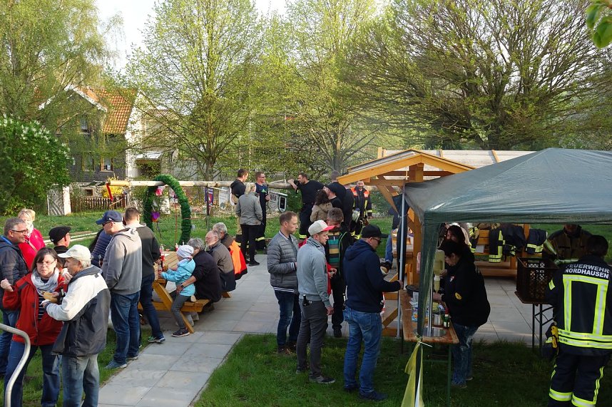 Maibaum in Herreden gesetzt