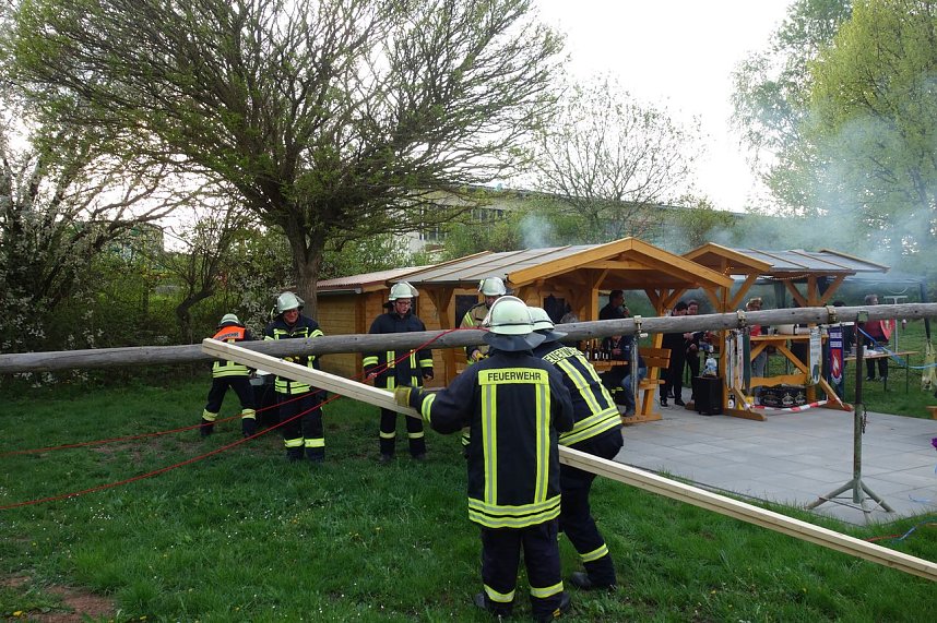 Maibaum in Herreden gesetzt